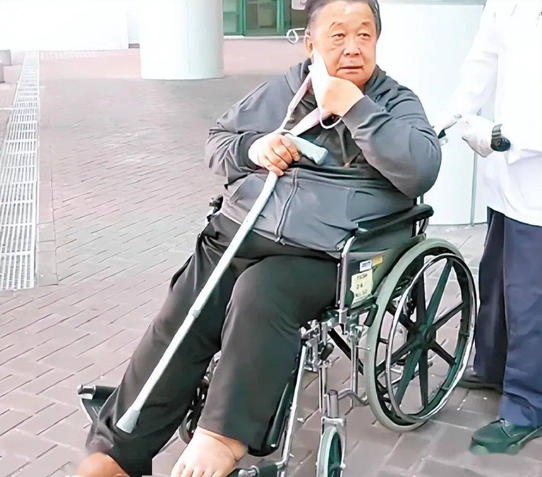 tvb老戏骨秦煌近况曝光,74岁减肥60斤精神好_盼盼_身体状况_女儿