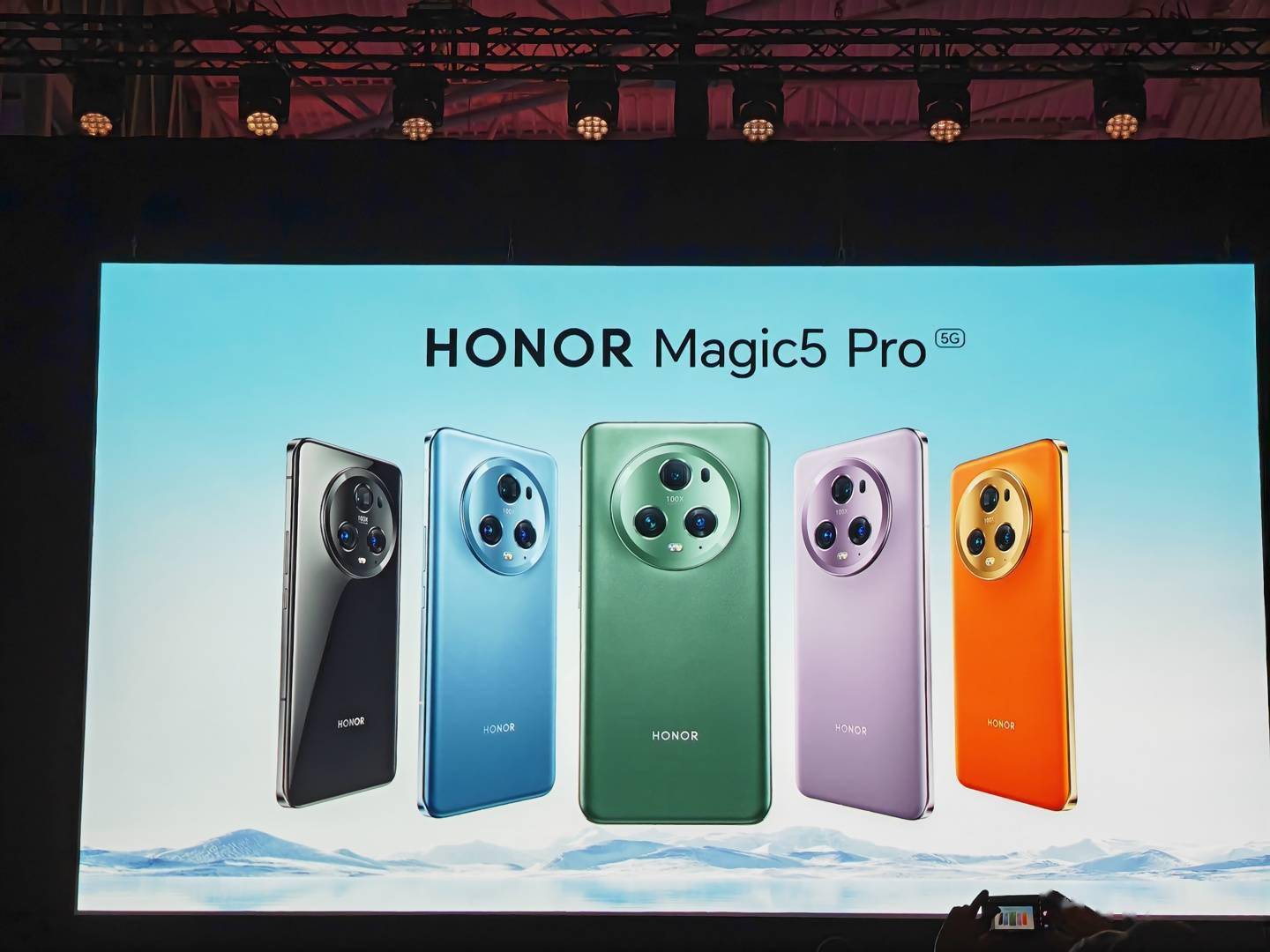 荣耀在 MWC2023 举行 Magic5 系列全球发布会   正式发布 Magic5 /Pro