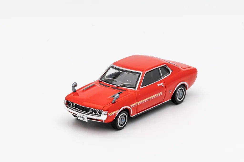 这次给大家介绍的这款丰田celica模型来自inno,比例为1/64,材质为合金