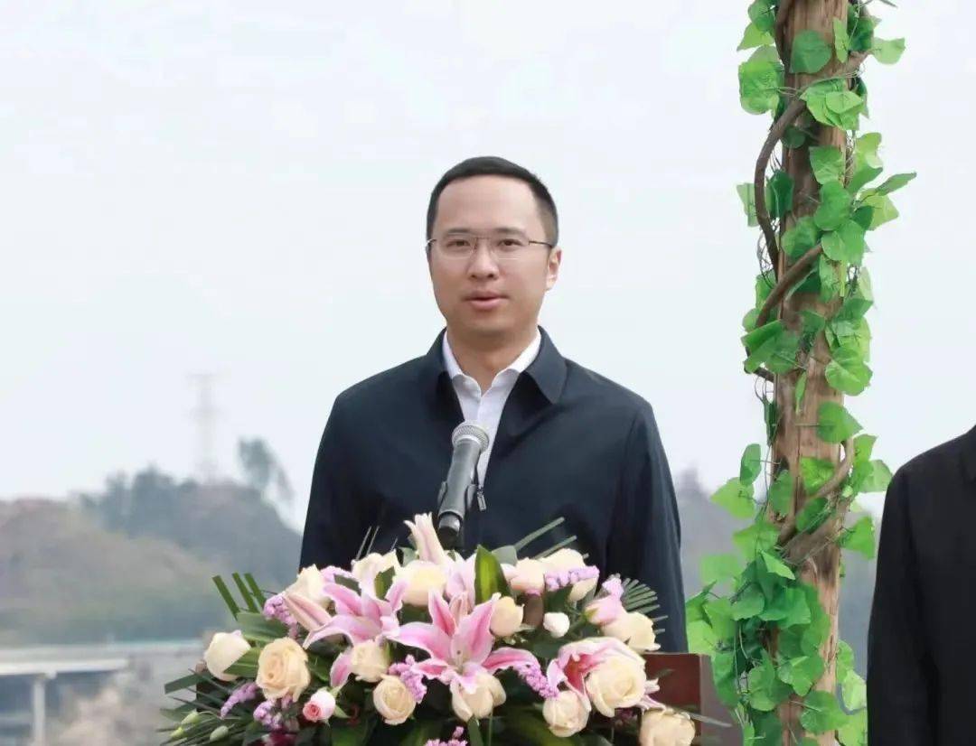 与会领导嘉宾"永泰携程度假农庄正式开业"县委书记雷连鸣宣布活动现场