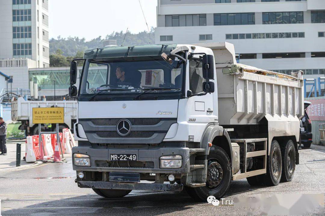 20年车龄老车满街跑 澳门街头街拍重型卡车_搜狐汽车_搜狐网