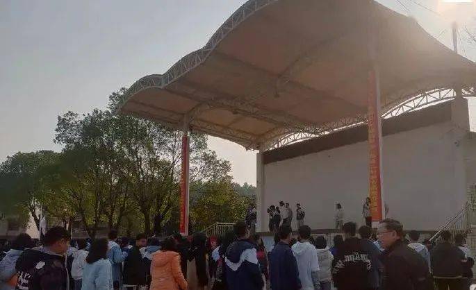 向阳生长,快乐少年——衡东县第二中学开展初三学生心理团辅活动_游戏