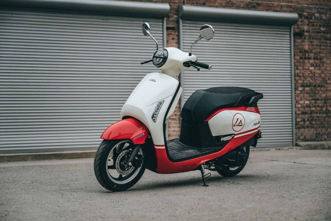 不只是可爱,新大洲本田复古踏板ns125la静态解析_搜狐汽车_搜狐网