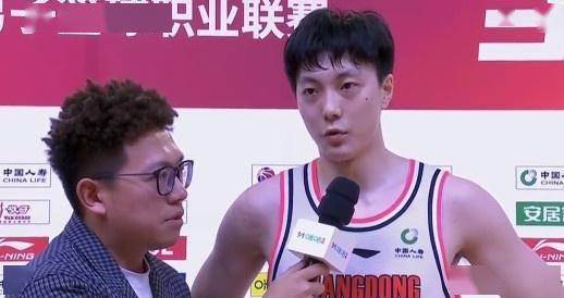 胡明轩:平时杜导叫我和徐杰一起训练 要求我们承担起更多责任_主场