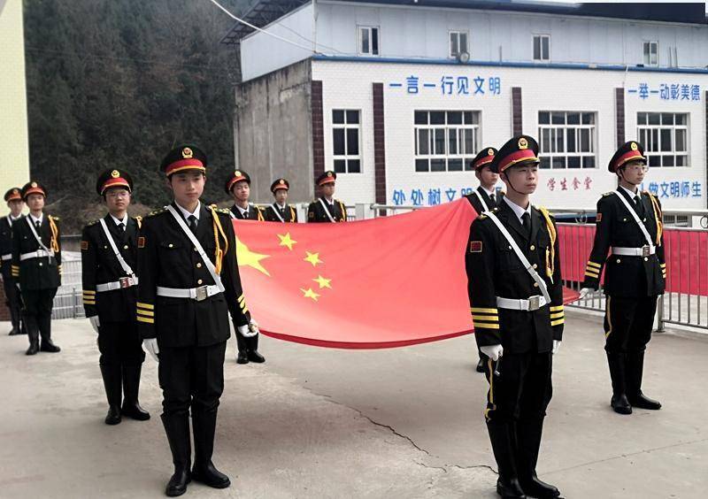 仪陇融媒(通讯员 彭鑫)2月27日,炬光小学2023年春季教学质量提升暨