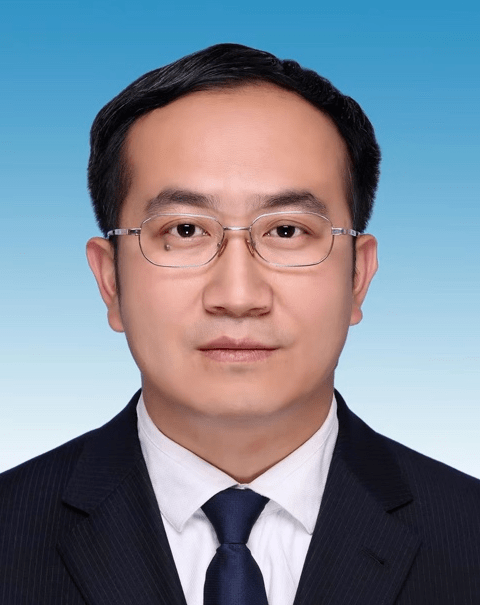 经会议表决通过,其中决定任命许睿为昆明市卫生健康委员会主任,免去张