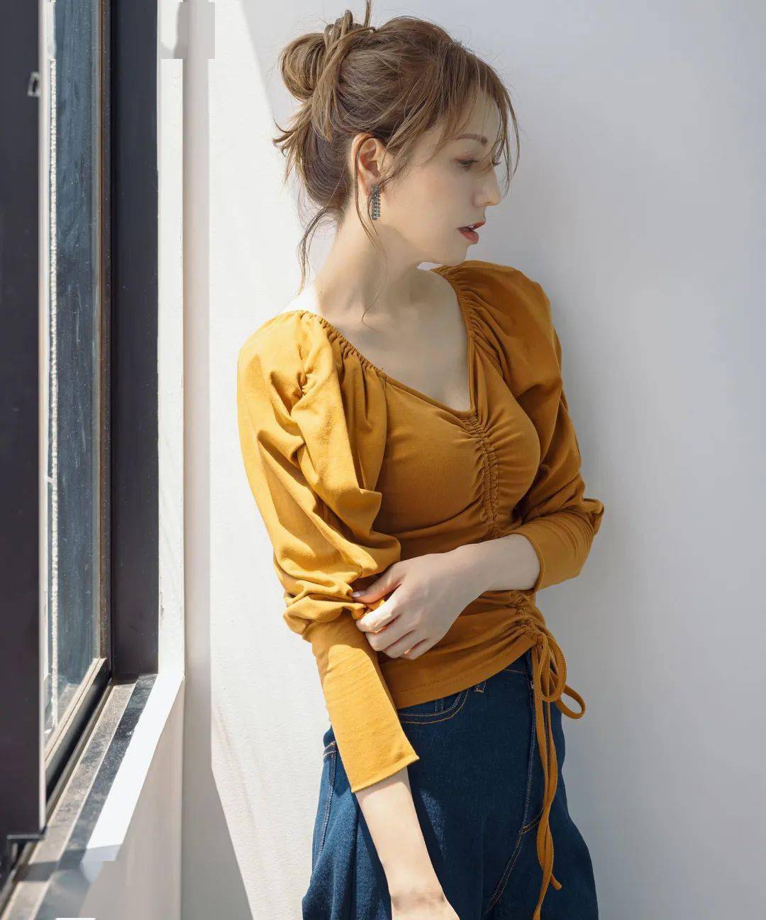 潮搭汇丨日本模特美香的成熟风穿搭_黑色_上衣_紫色