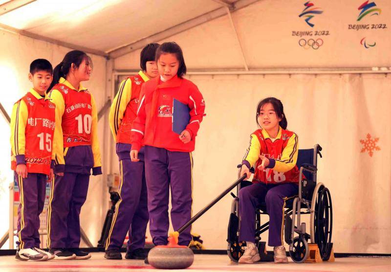 纪念北京冬残奥会胜利举办一周年 石景山区电厂路小学举办模仿冬残奥会