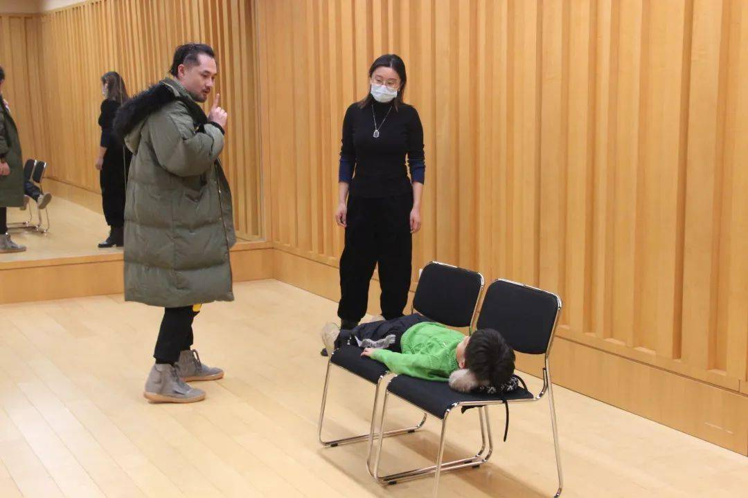 谢廖沙的表演片段老师带领小演员初次排演演出的要点和注意事项向小