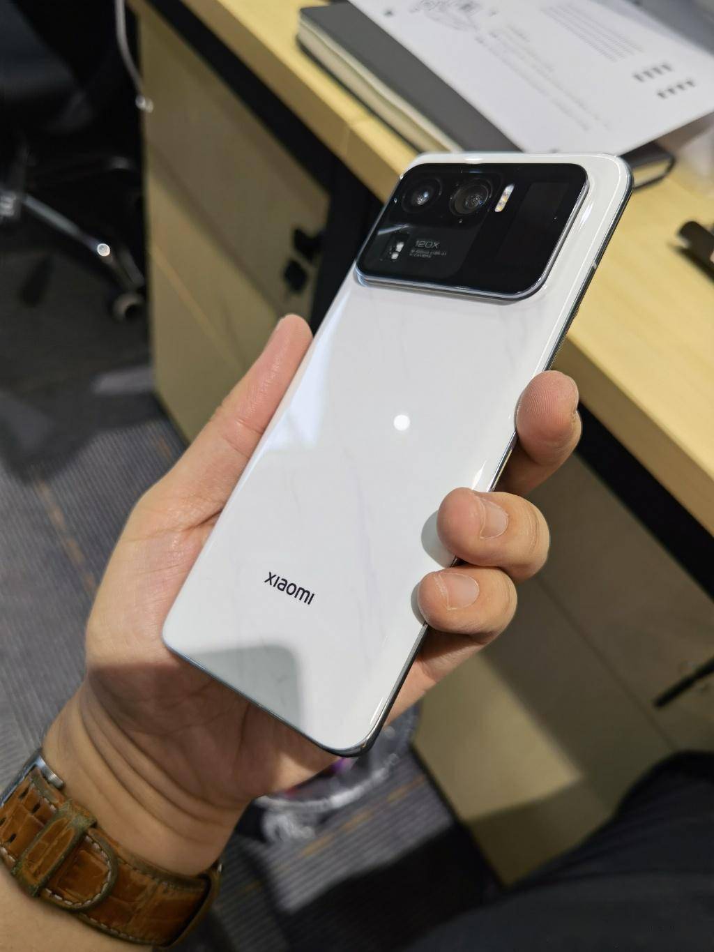 iphone又翻车了?苹果天气小组件出现bug,还没小米11稳定!