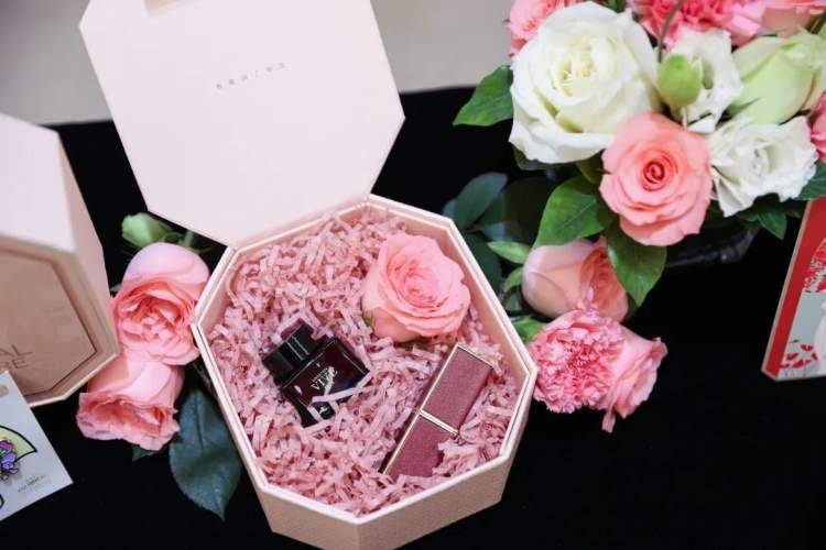 为女性送上节日祝福_双妹_上海家化_礼盒