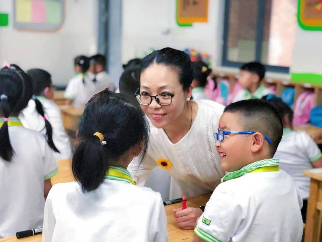 南京"女神老师"来了!_琅琊路小学_课堂_世界