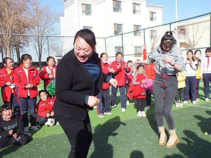 【基层动态】鸭暖镇中心小学工会开展庆祝"三八"国际妇女节系列主题