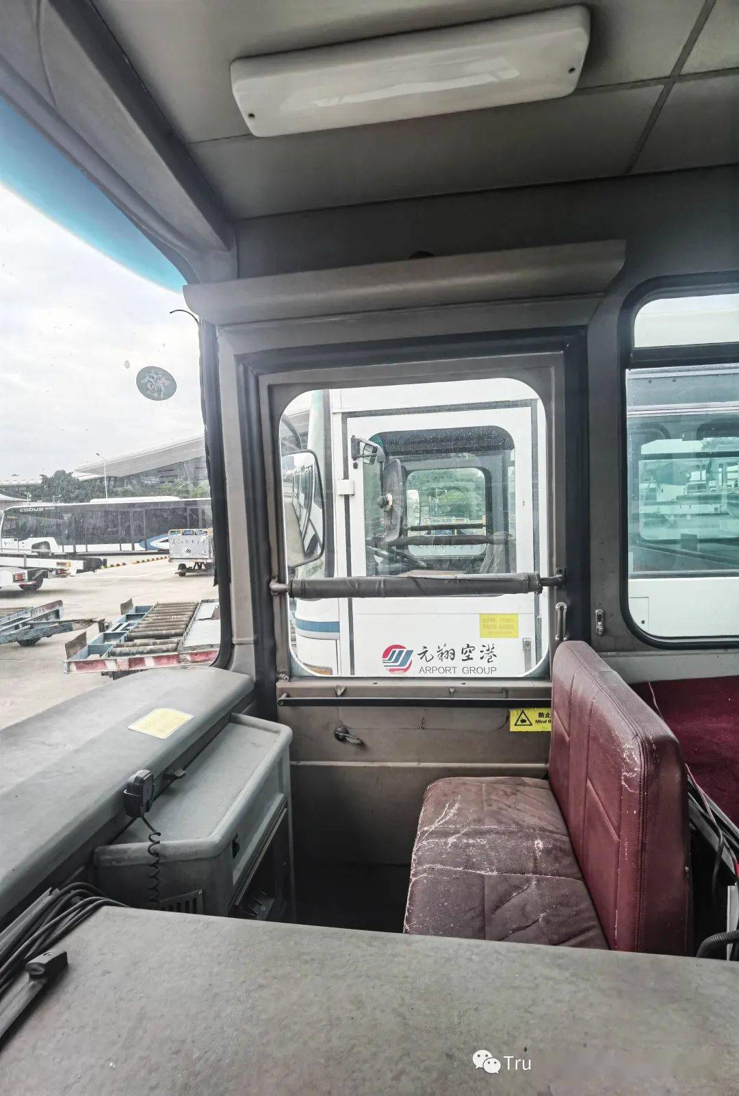 搭航班最不愿意坐摆渡车?看看报废的cobus 300_机场_车门_康巴斯