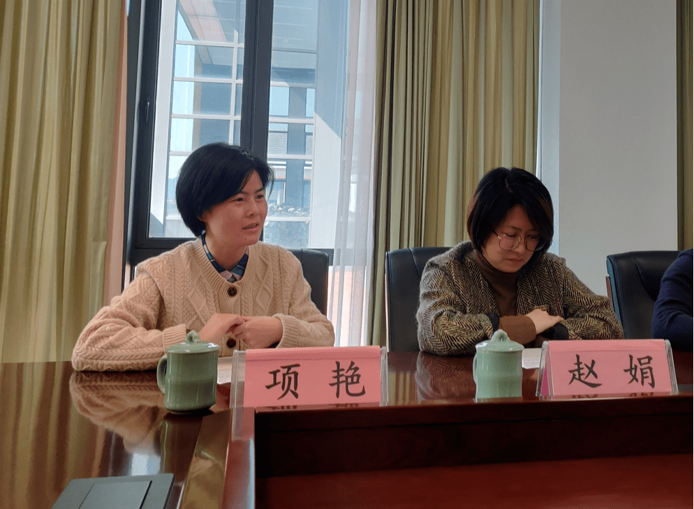 英语学科备课组长项艳老师和班主任导师代表赵娟老师充分肯定了实习生