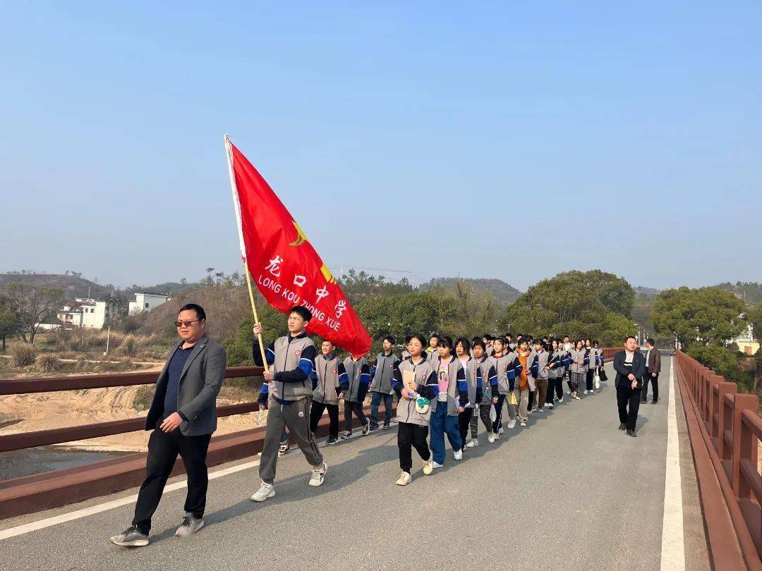 兴国县龙口中学:以校为家,勤廉治校,弘扬启耀精神_红色_建设_文化