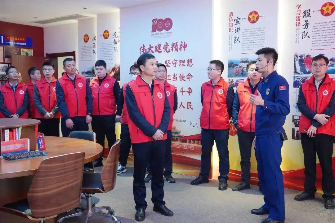 市消防救援支队政治部主任姜勇,西湖区消防救援大队大队长杨阳,教导员