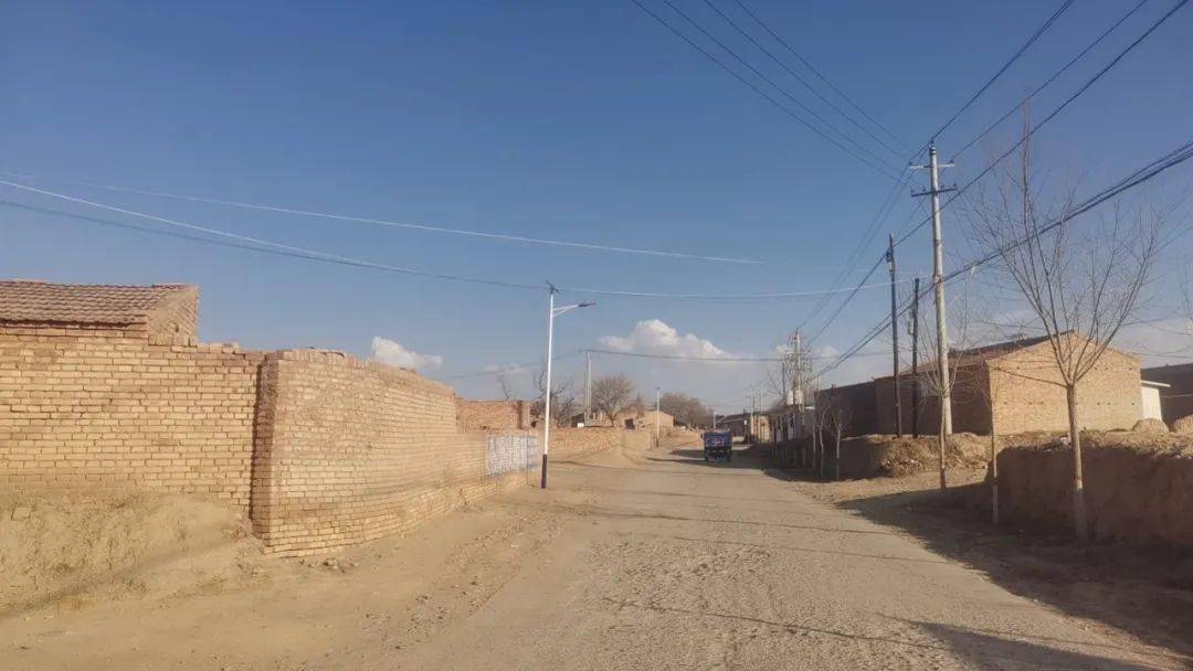 4万元为高湾镇群众安装路灯_靖远_太阳能_夜间