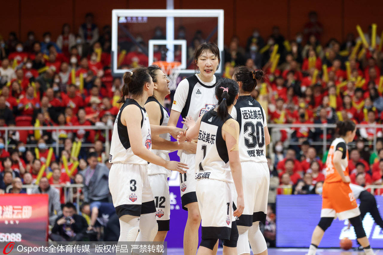 体坛联播｜内马尔承受脚踝手术，U20女足连场6-0大胜