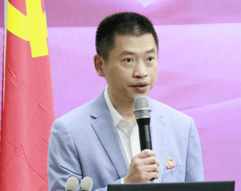 张年雄校长致开幕词,他代表学校对本次大会召开表示热烈祝贺,对新一届