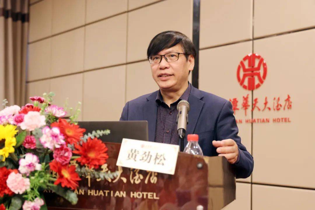 培训班邀请了湖南省妇幼保健与优生优育协会黄劲松副秘书长讲授中西医