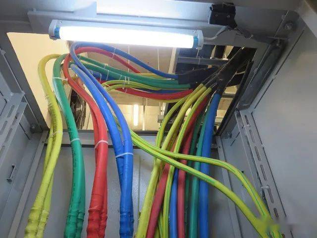 电气安装质量问题实例展示_接线_电缆_防护