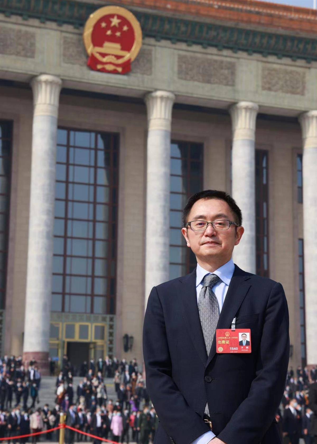 全国人大代表李刚建议:建设综合能源补给站,打造中部低碳出行示范区_发展_湖北_绿色