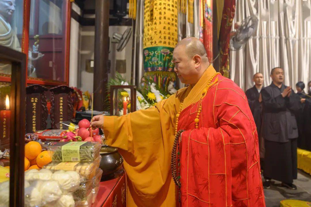 觉醒大和尚率众赴兴福禅寺云栖塔林祭扫,追思玉佛堂上历代祖师