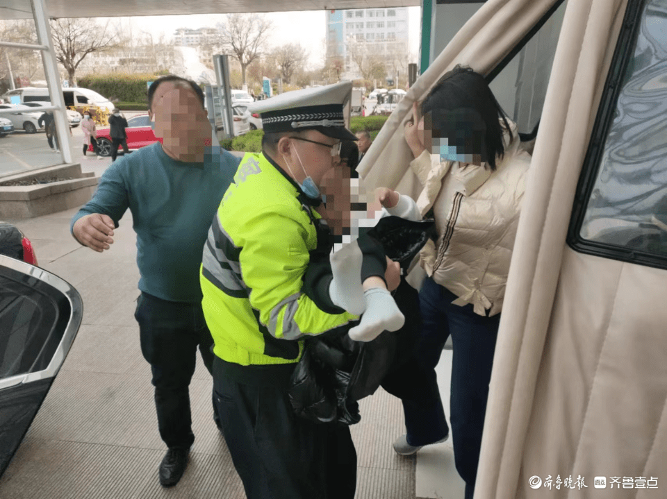 生死时速7分钟!聊城高速交警紧急护送高烧抽搐儿童就医_茌平_市人民医院_何孟东