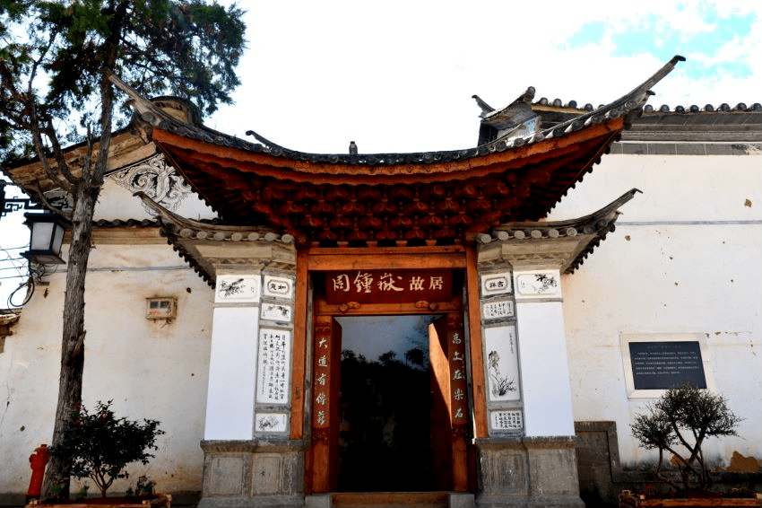 教育文化和宗教文化在云南省乃至全国占有特殊地位,培育了赵藩,周钟岳
