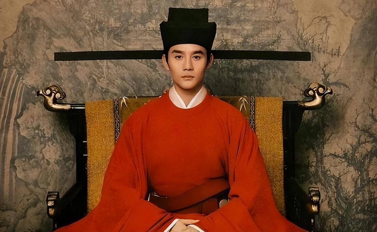 宋朝皇帝为何不敢穿黄色龙袍?也放弃了自称朕,反而自称官家?