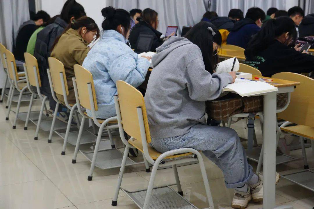 晚上六点四十,来教学楼定格这些身影