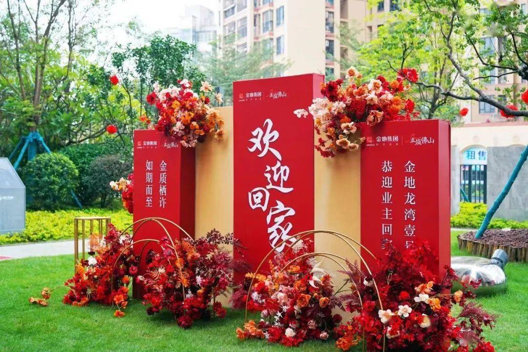 省心的归心路,精心地在每一个细节之处欢迎业主回家,暖心的指引标语