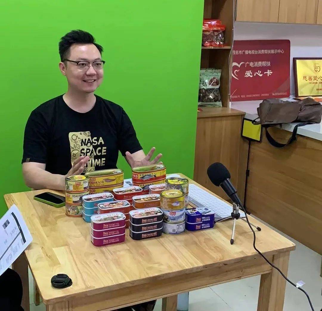 "推荐官"茂名市广播电台主持人查冉,李小婷商品销售火爆直播现场互动