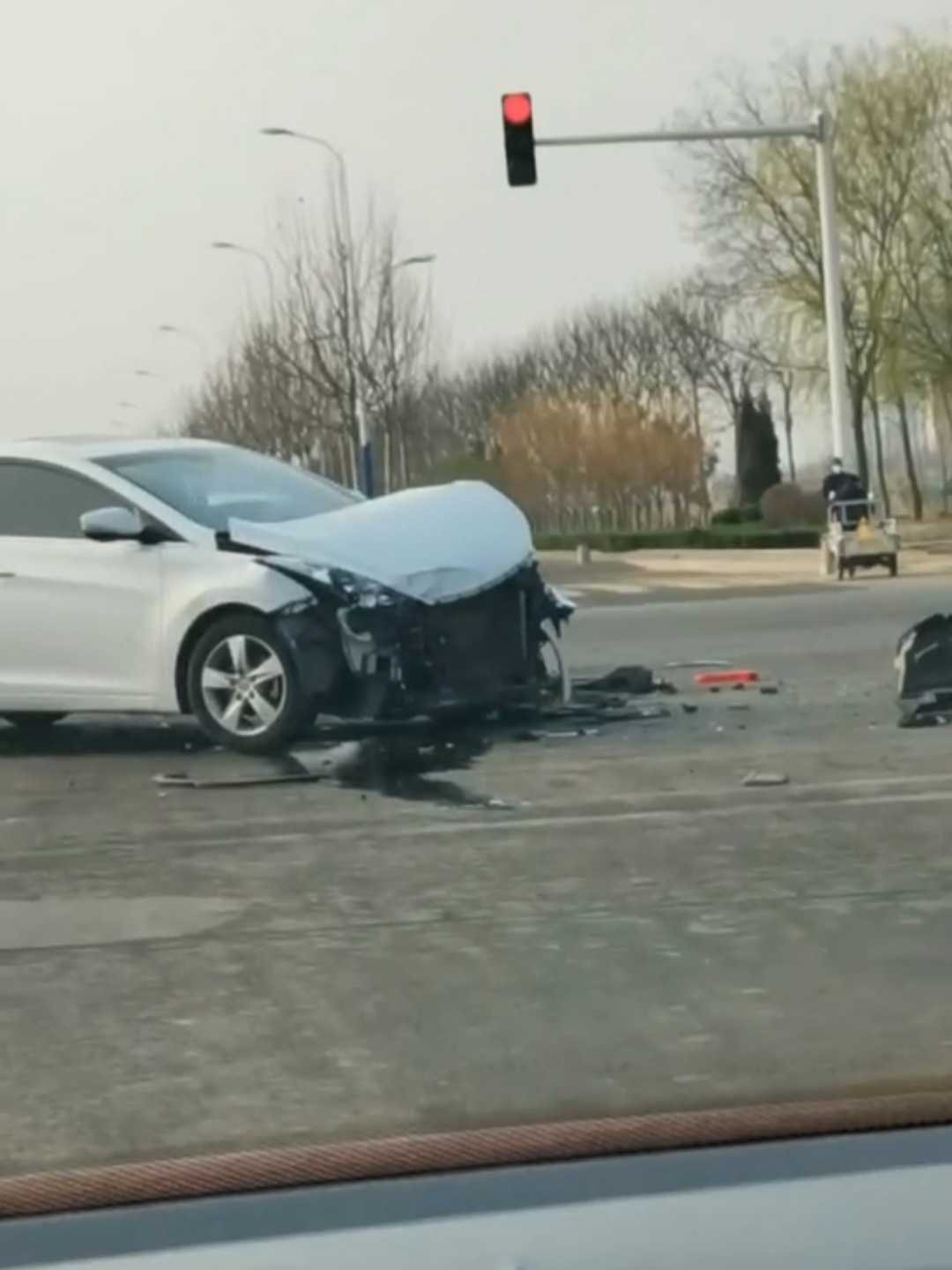 情报站|滨州渤海三路附近两辆车相撞,白色轿车车头受损变形较重_齐鲁_情报员_奖励
