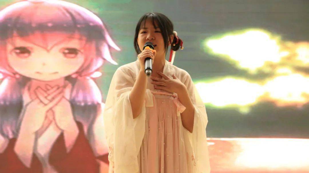 杨子溪 向雯玥《落在生命里的光》195班 段可欣《如愿》218班 马一冉