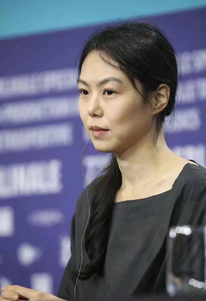 拒染白发,素颜拿影后:你无法停止注视她_金敏喜_电影_审美