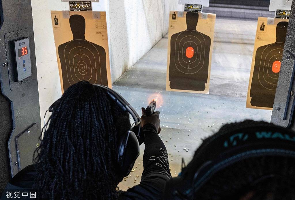 早安·世界｜枪击案频发，美国马里兰州女性接受手枪培训