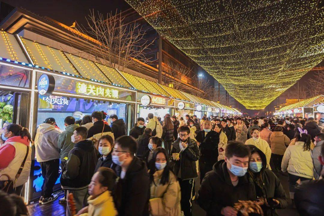 糖三彩还原属于盛唐的天街夜市大唐不夜城唐食坊惬意感受夜晚的温柔