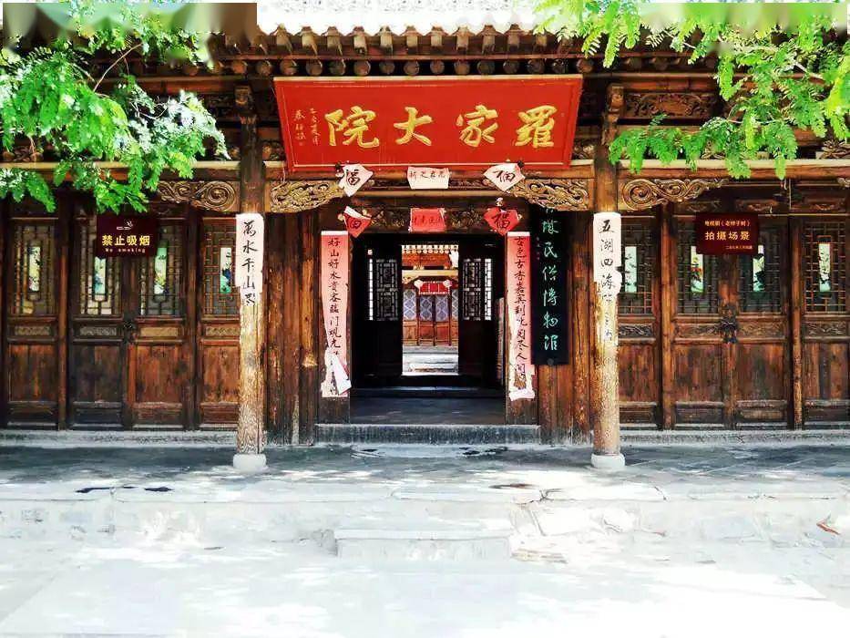 斑驳的痕迹像是穿越风雨而来的老者,高家祠堂,青城书院,罗家大院,青