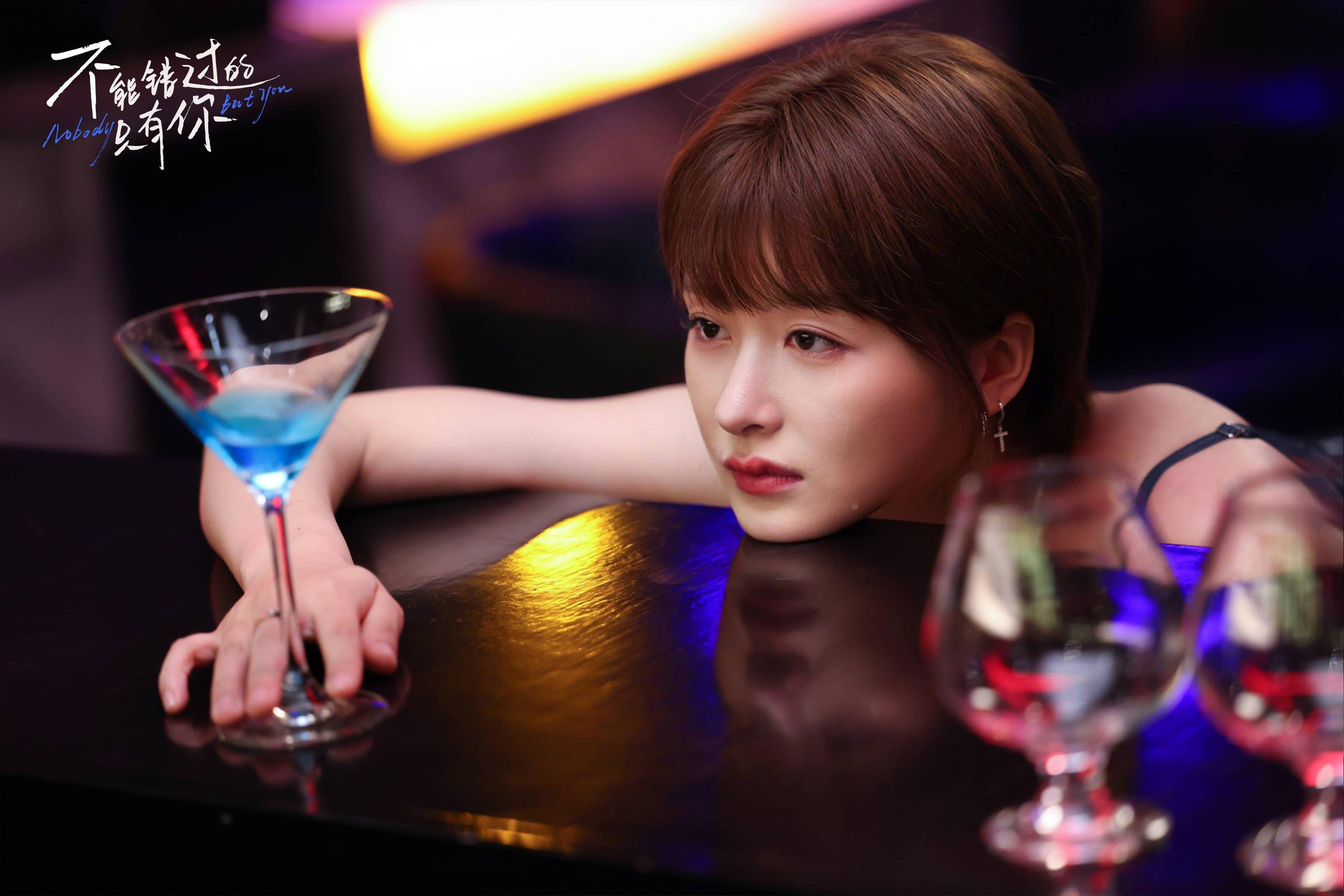 曝"跨过现实"版预告 杨烁李萌萌难逃扎心现实_爱情_爱意_电影