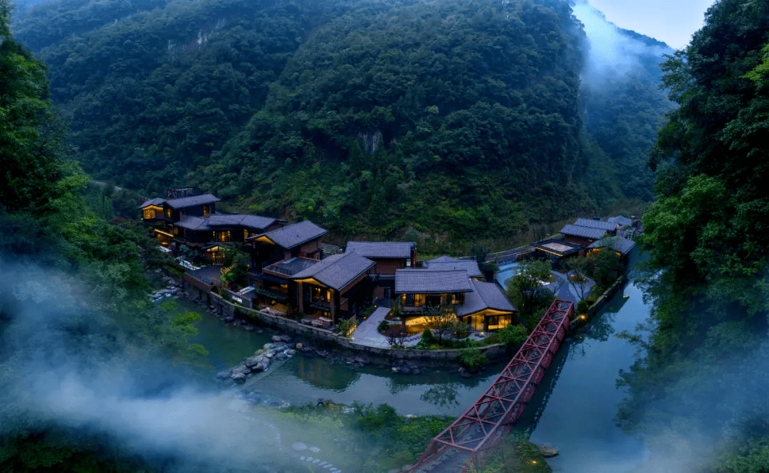 小寡又疗愈！“避世酒店”被年轻人挤爆：此生必然要体验一次