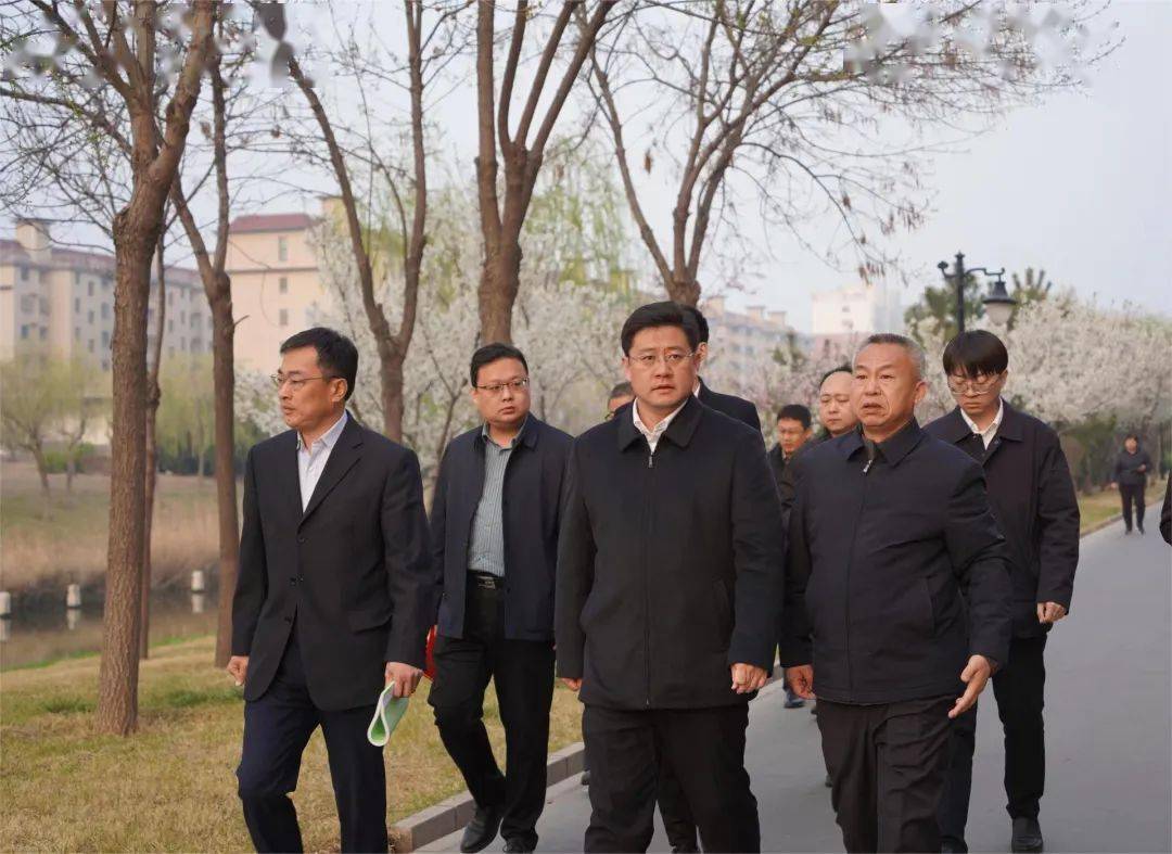 政府县长邢亚超就创建省级文明县城,国家园林城市工作