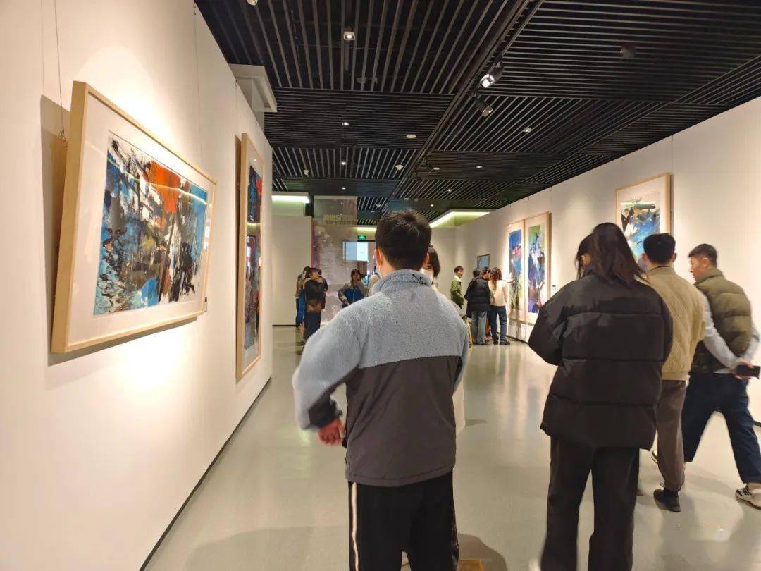 筹备,臻选展出64幅唐承华先生春节期间在福清市美术馆驻地创作的作品