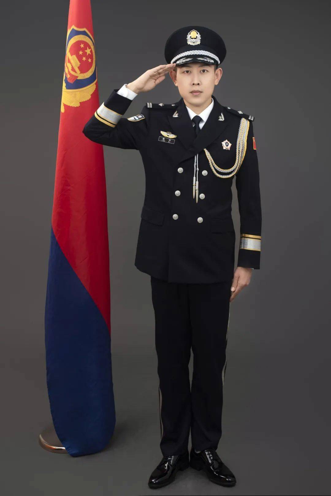 蓝天战士 点亮前进的明灯-记东航山西分公司空警蒋伟的博物讲解之路