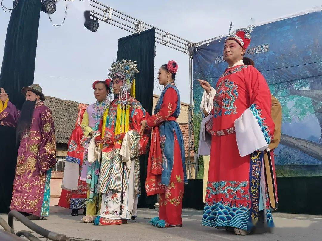 传统文化助力山会添异彩——招远市吕剧团走进栖霞市臧家庄镇郭家店