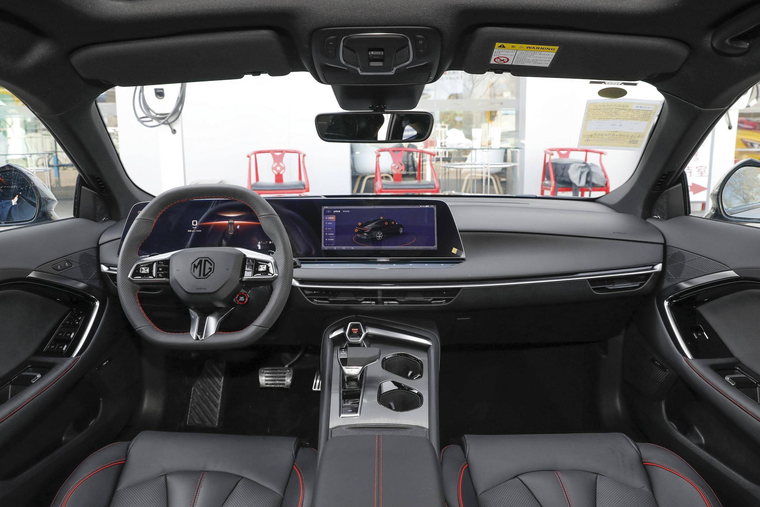 名爵mg7到店了,2.0t有261马力,零百加速6.5秒,值不值得购买?