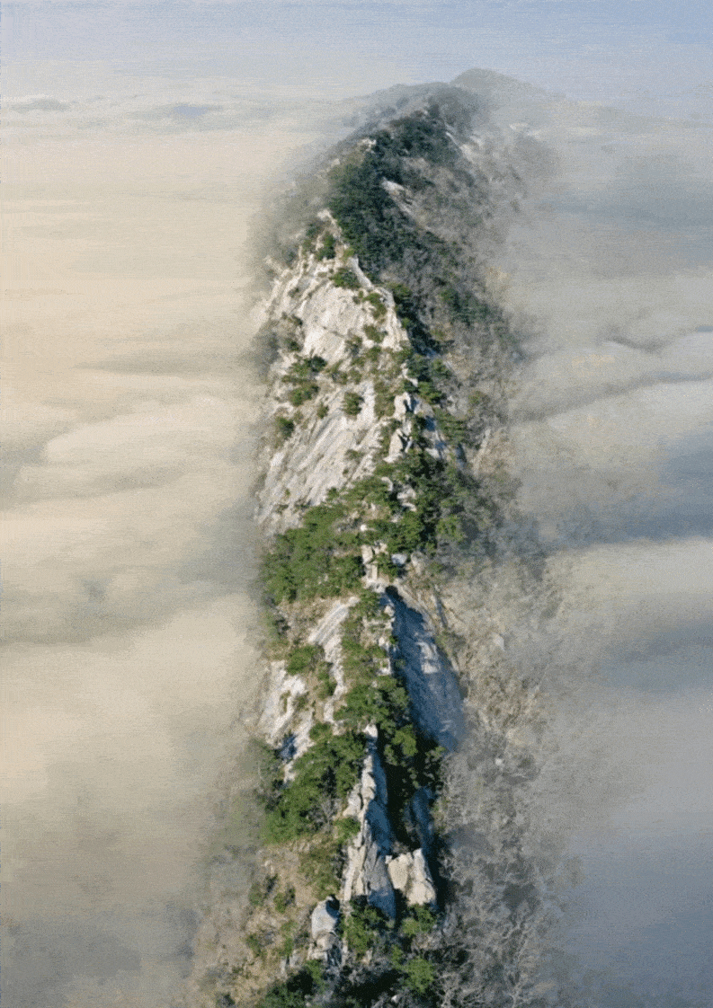 半倚青山半入云_云海_薄刀峰_湖北