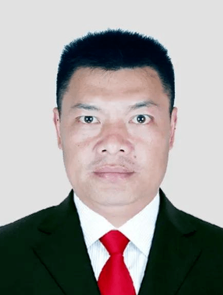 后凭借努力一路任过副乡长,乡党委副书记,镇长,红河州金平县人大