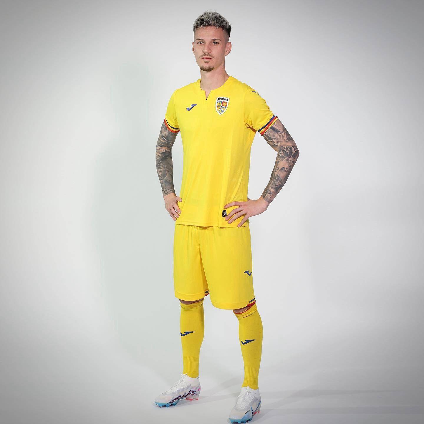罗马尼亚国家队2023/24年主客场球衣发布_joma_腰带_球迷